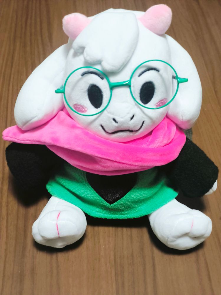 眼鏡のフレームが金属製だったりマフラー結構長めだったり実際触れて驚いたところが多かった