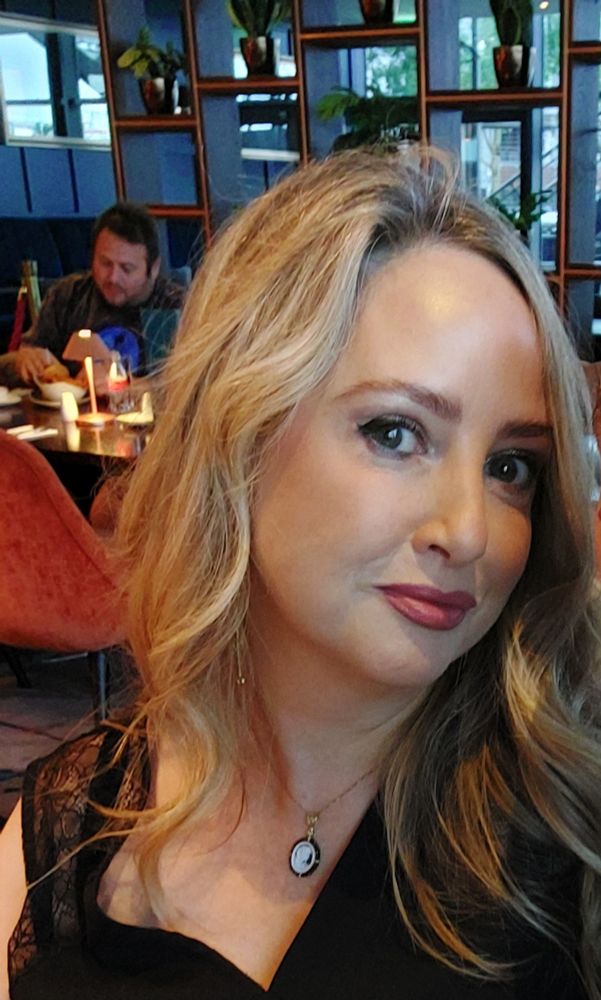 Smirky blonde, ready to rock out to one of her favourite Irish rock bands, Bell X1