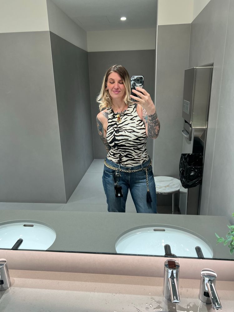 Same pic, different pose 