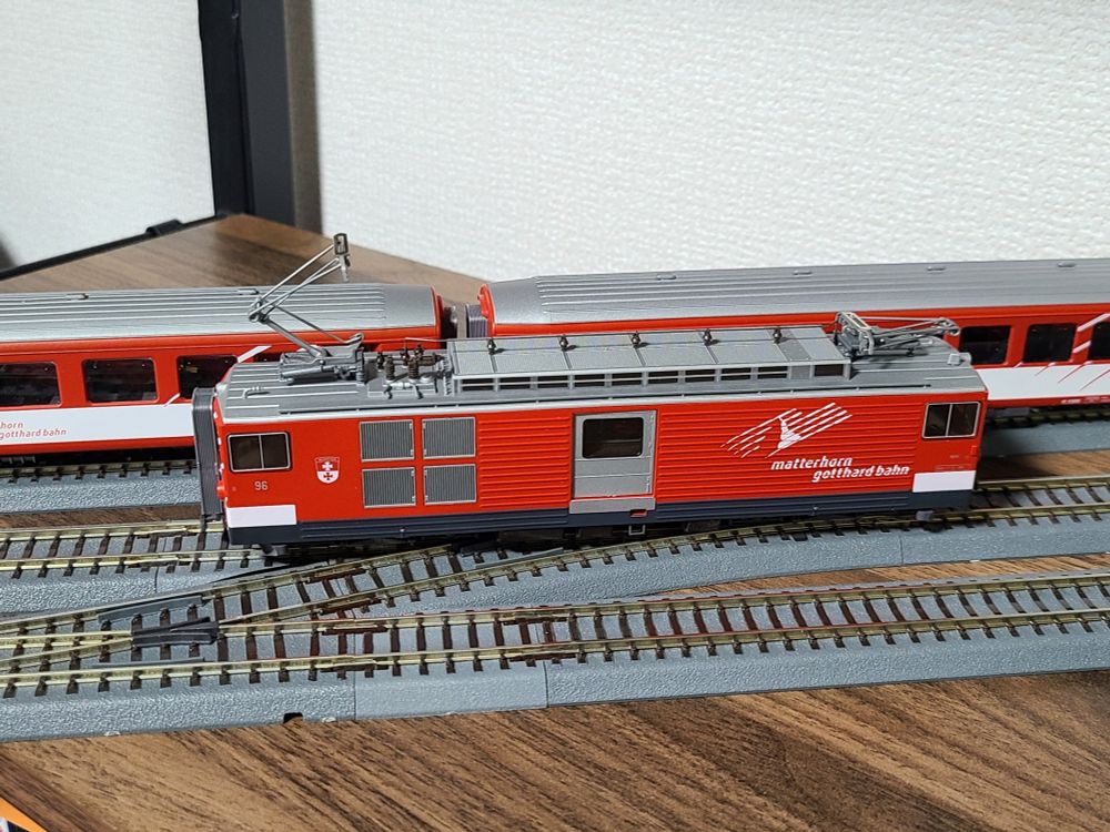 ドアは別パーツ
動力、ライト基板はデコーダー取付準備のされた近年の仕様でした。