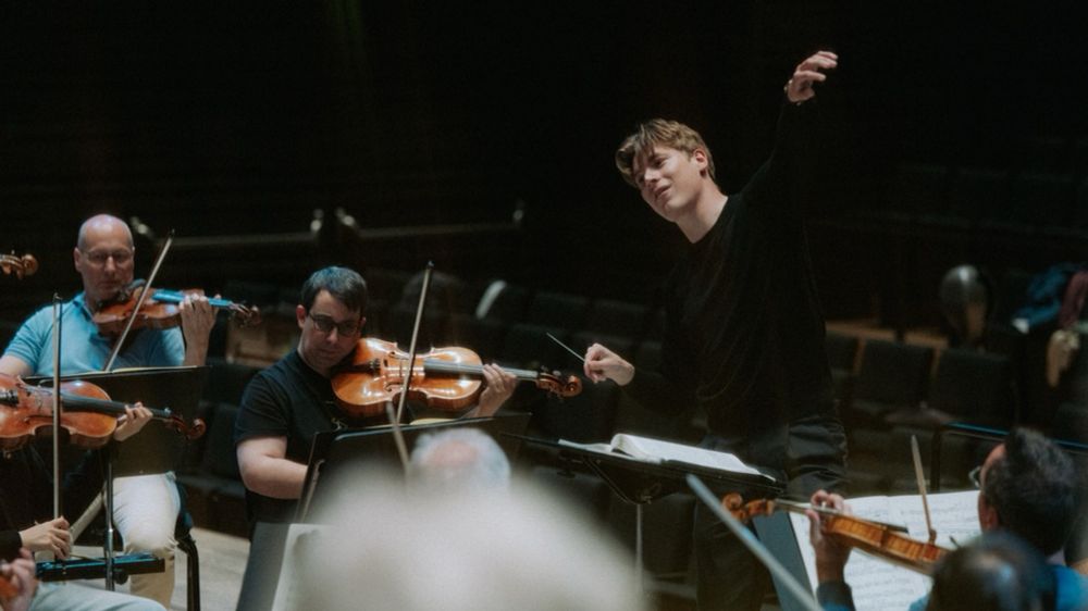 Kritik - Klaus Mäkelä bei den Münchner Philharmonikern: Der rockt | BR-Klassik