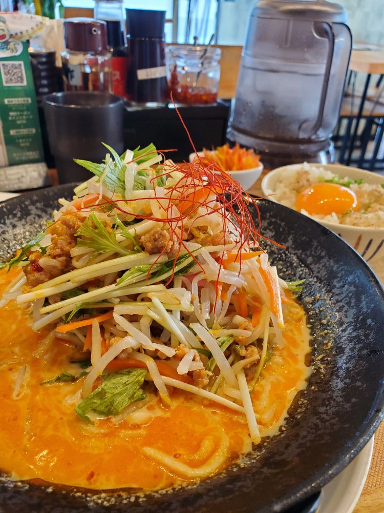 つめたいちゃんぽん、そしてあごだしがかかってるごはん