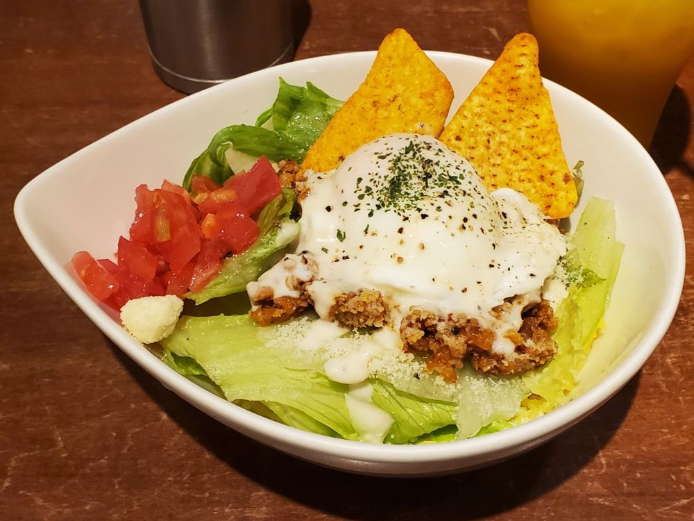 タコスがのってるボウル