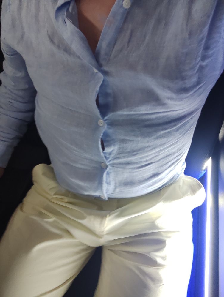 Clothes from the return trip.
Pale yellow pants and a blue linen long sleeve shirt.