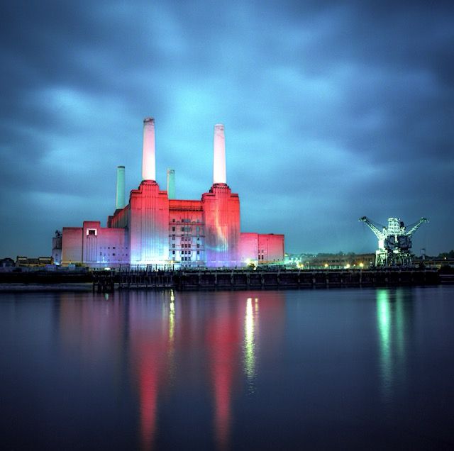 Battersea Power Station I London England 1997
Light show courtesy of Warner Brothers Premier of Batman and Robin. 

#colourphotography
#photography
#fineartphotography
#landscapephotography
#cityscapephoto
#nightphotography
#batterseapowerstation
#longexposurephotography
#bluesky
#filmphotography