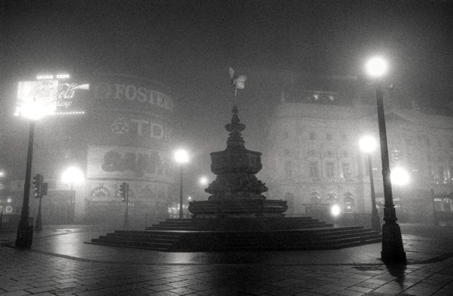 Piccadilly Circus 4.23am thick with fog and empty streets of the 90s London England 1994

#filmphotography
#fineartphotography
#blackandwhitephotography
#blackandwhite
#blueskyphotography
#cityscapephotography
#streetphotography
#landscapephotography

