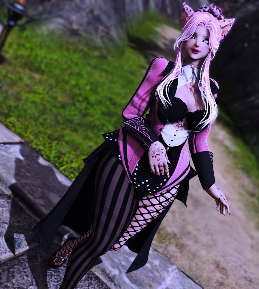 a pink haired Miqo'te woman in a pink and black showgirl themed outfit