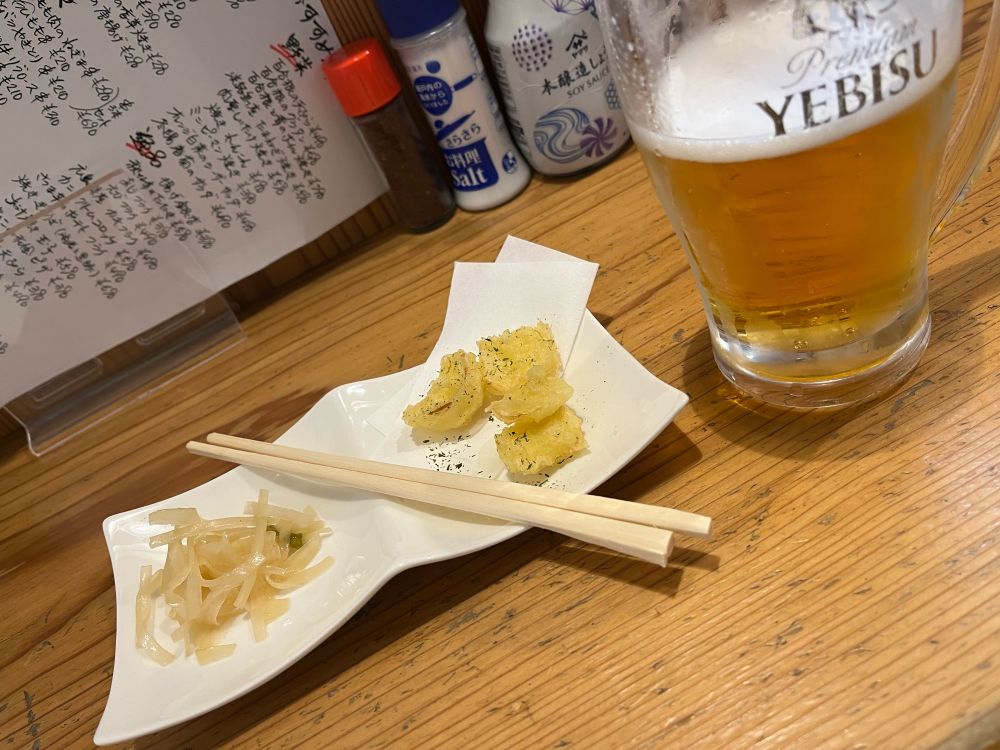 ヱビスの生ビール
お通しのだいこんの酢漬けと百合根の天ぷら