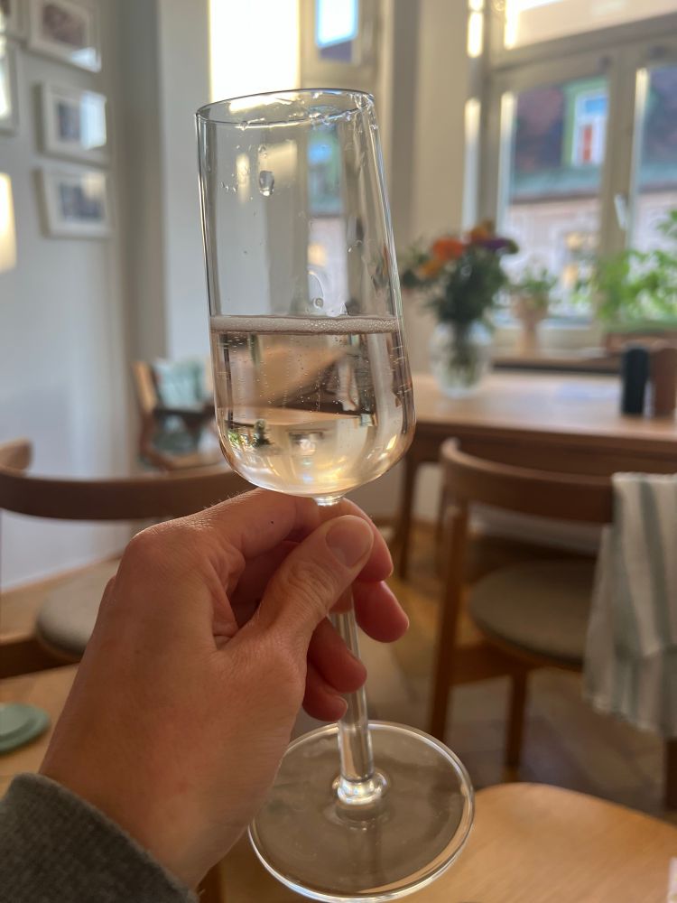 Ein Glas Prosecco.