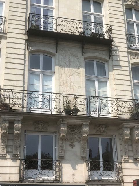 A wider view of the buiding. The meridian is at the 2nd floor.