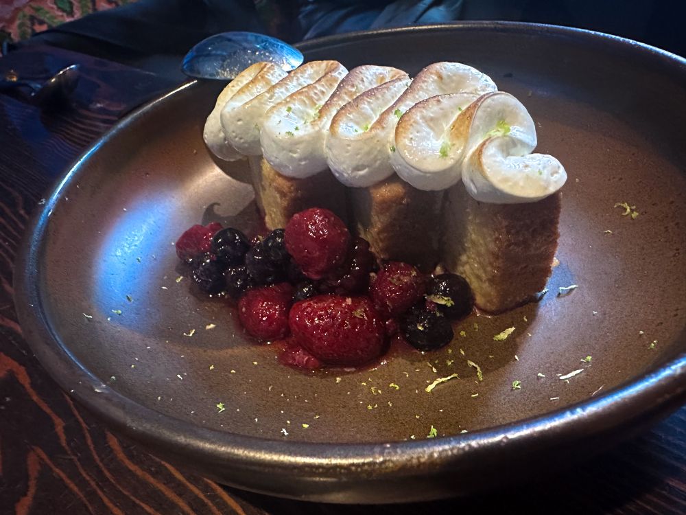 Soaked cake with meringue and berries 