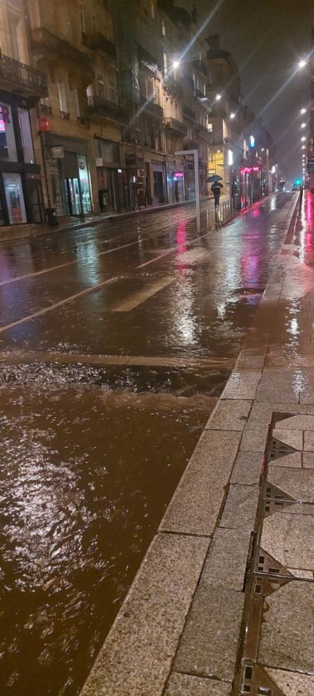 Déluge à Bordeaux sur le cours Alsace Lorraine 