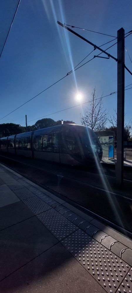 3 degré, soleil et le tram A fonctionne 