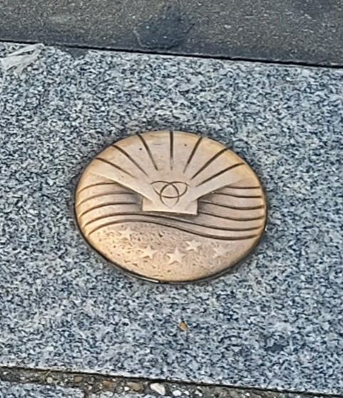 Poinçons incrusté sur quelques passages de Bordeaux, marquant le chemin vers st Jacques de Compostelle