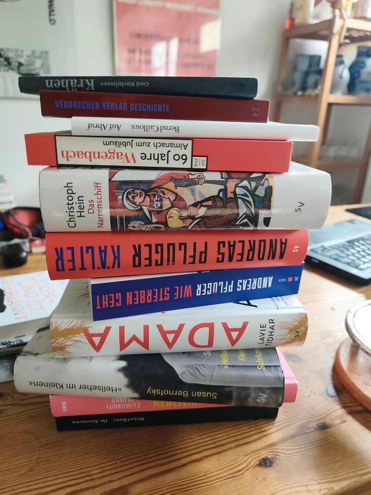 Ein Stapel Bücher.