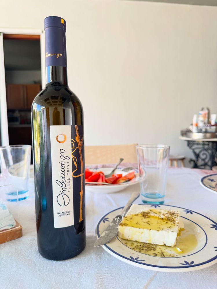 Summer in every bite, Greece in every sip. 🇬🇷✨

Crisp blends with Malagousia & Assyrtiko by @thivaikigi meets the freshness of a classic Greek salad — a pairing made for sunny days and seaside vibes. 🥗🍷🌞

#MalagousiaMoments #GreekWineLove #assyrtiko #assyrtikolover #terrathiva #Allwinestories #SummerPairing #MediterraneanVibes
