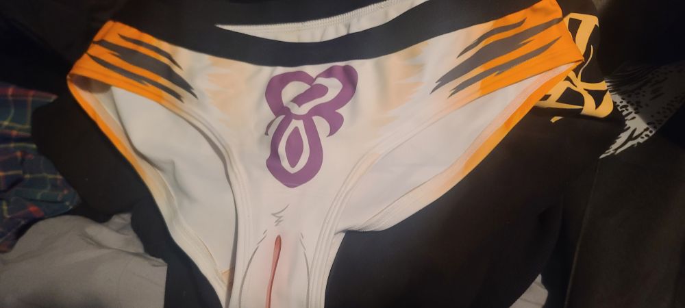 Alecza designed panties size large from tailendsstudios.com 