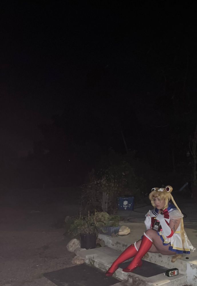 A cosplayer dressed as Salormoon looking distressed