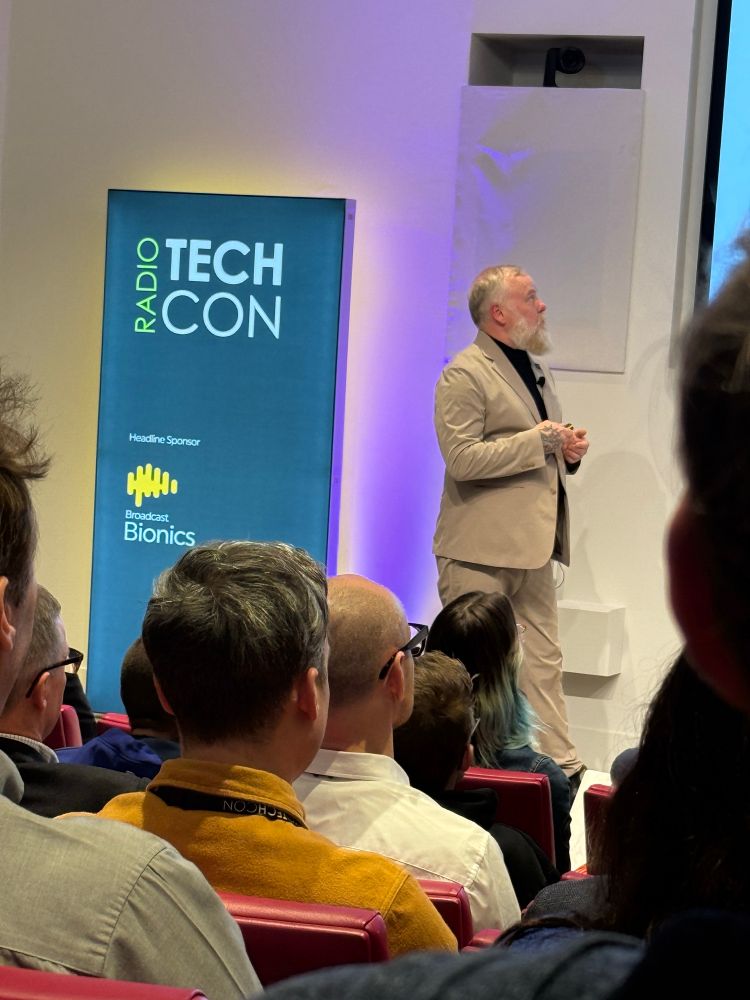 Jörgen Bang on stage talking to an audience 