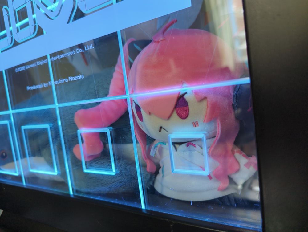 Grace stuck inside the Jubeat cube