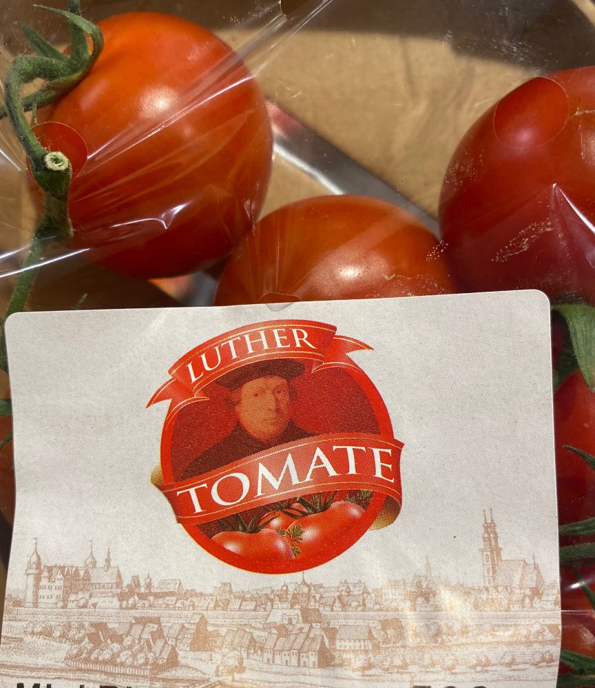 A package of tomatoes called Luther Tomate with a picture of Martin Luther