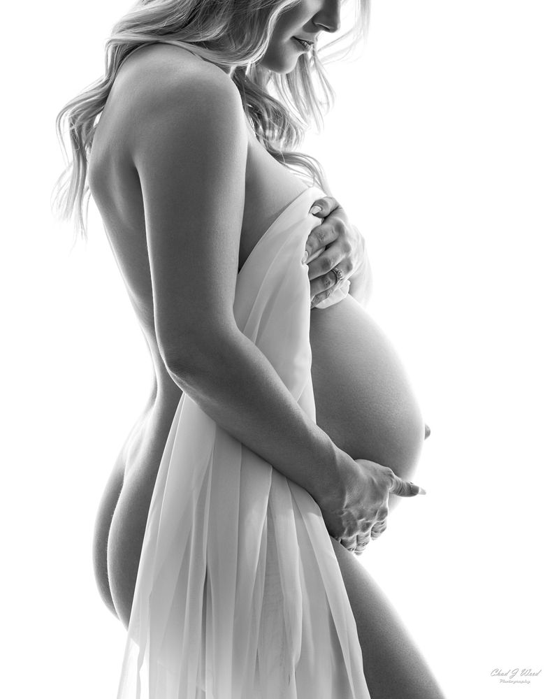 Sensual Maternity Photography: Pregnant woman in silhouette during sensual photoshoot