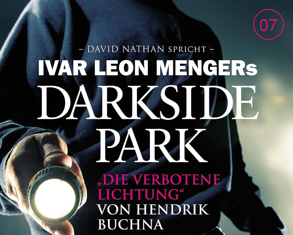 Entwickeltz von Ivar Leon Menger als eine fortlaufende Hörbuch-Serie mit verschiedenen Autor:innen und Sprecher:innen. Dieser Teil 7 ist von Hendrik Buchna geschrieben und von David Nathan gelesen. Es ist eine Geschichte über diesen geheimnisvollen Ort, der vor der "Besiedlung" der amerikanischen Wildnis spielt. So gesehen einigermaßen einzeln hörbar, auch wenn er ein Puzzle-Teil des Gesamtbildes ist!