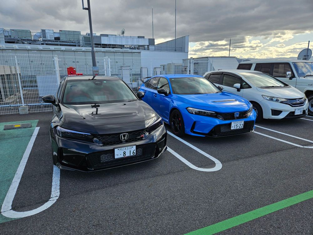 typeRの黒バッジもいますよ～😄