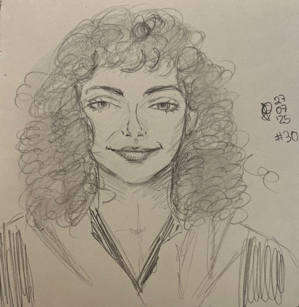 Bleistift, Portrait, einer Frau mit großen Augen stups. Nase fallen Lippen und einem breiten Lächeln. Trägt eine Weste und ein Hemd und hat einen locken Kopf.