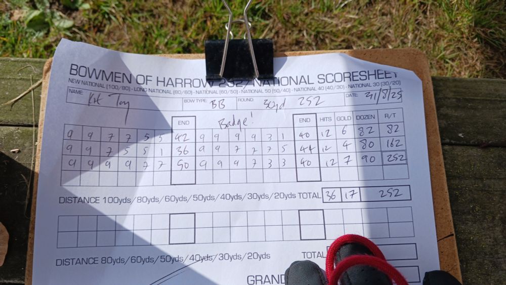 Bowmen of Harrow 252 scoresheet, filled in, score total 252 at 30yds. But because it was Barebow the score criteria was actually 189, so the badge was fully deserved!