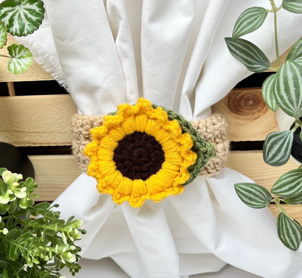 Same as the picture before but the sunflower is yellow