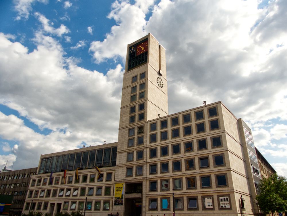 Stuttgarter Rathaus schräg aufgenommen