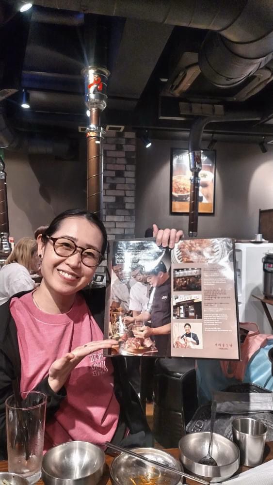 セマウル食堂でメニューにのってたペク先生と、わたし。グッズのTシャツ！