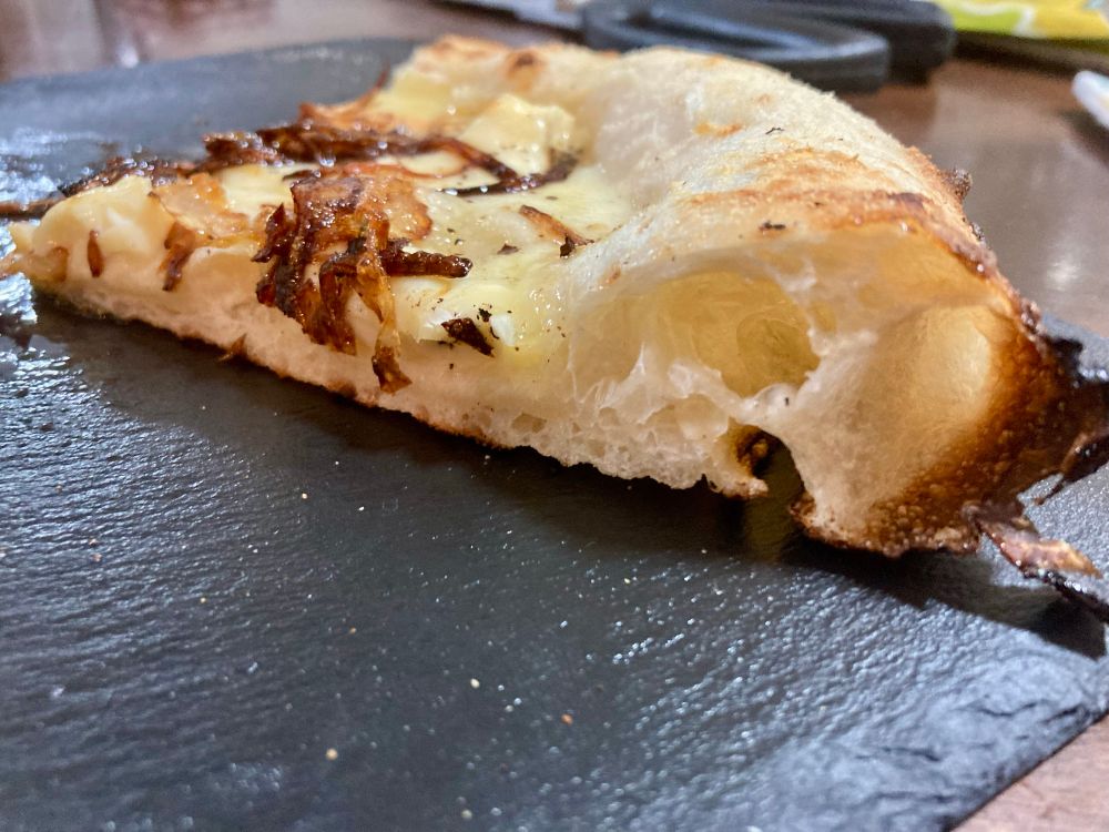 Side view of the puffy crust