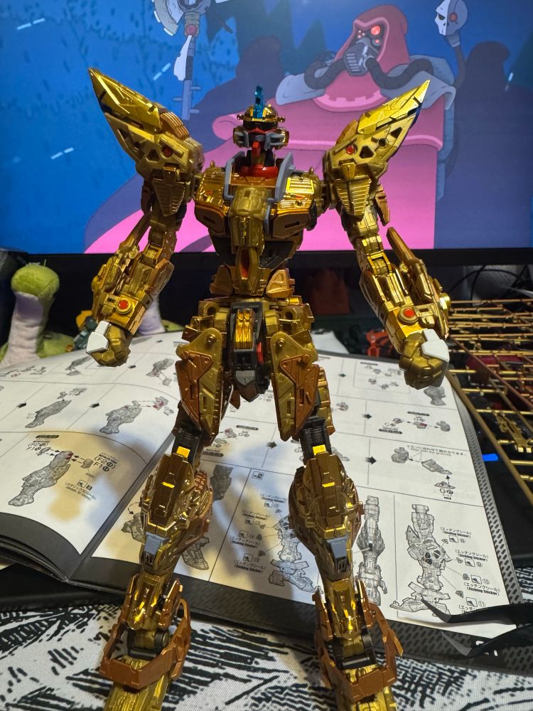 The Inner frame of the MGEX Strike Freedom, an aggressively gold and copper  frame. The entire frame is composed of different types of gold, both dull, shiny, and copper, create a unique look. 