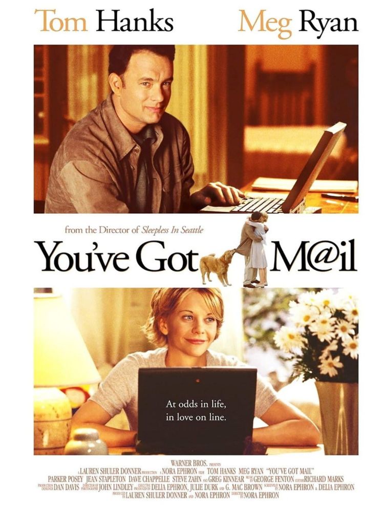 Affiche du film you've got mail, avec Tom hanks et Meg Ryan. Ils sont chacun dans une photo différente, avec un ordi portable devant eux. 