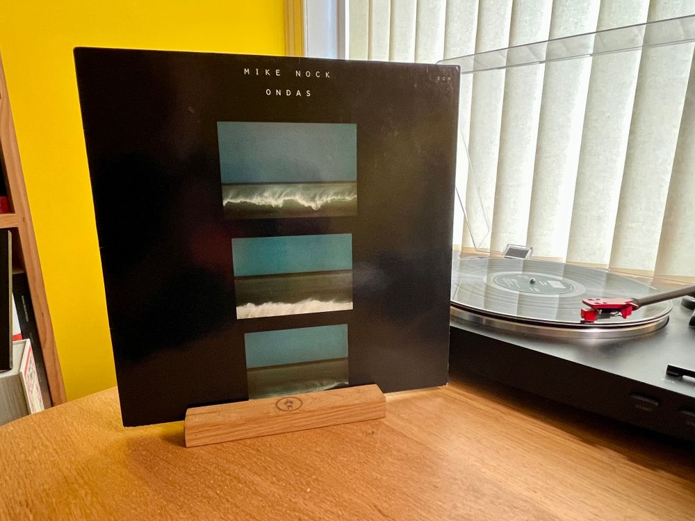 The cover of Ondas by Mike Nock stands next to the turntable playing the LP