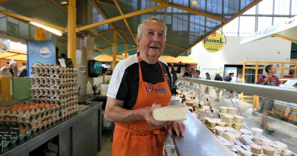 Territoire de Belfort. Mon p’tit coin de paradis : le stand du fromager affineur Poirel aux marchés de Belfort