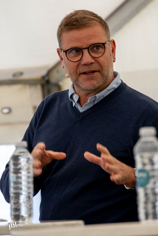 Her er Kenneth Nordestgaard fra Green Skills på Folkescenen. Det handler bl.a. om hvor mange og hvilke typer af arbejdspladser den grønne omstilling genererer.