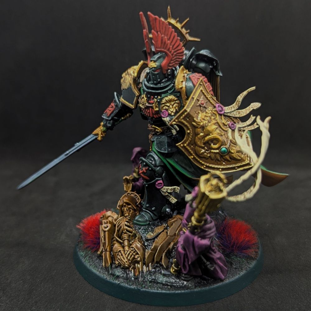 A painted Warhammer 40k model of the Primarch Lion El'Johnson of the Dark Angels 