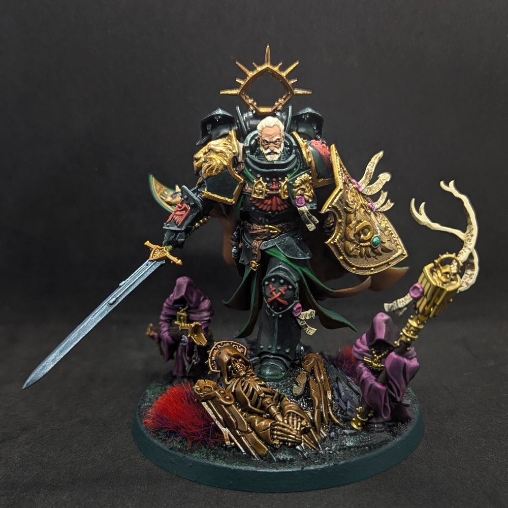 A painted Warhammer 40k model of the Primarch Lion El'Johnson of the Dark Angels 