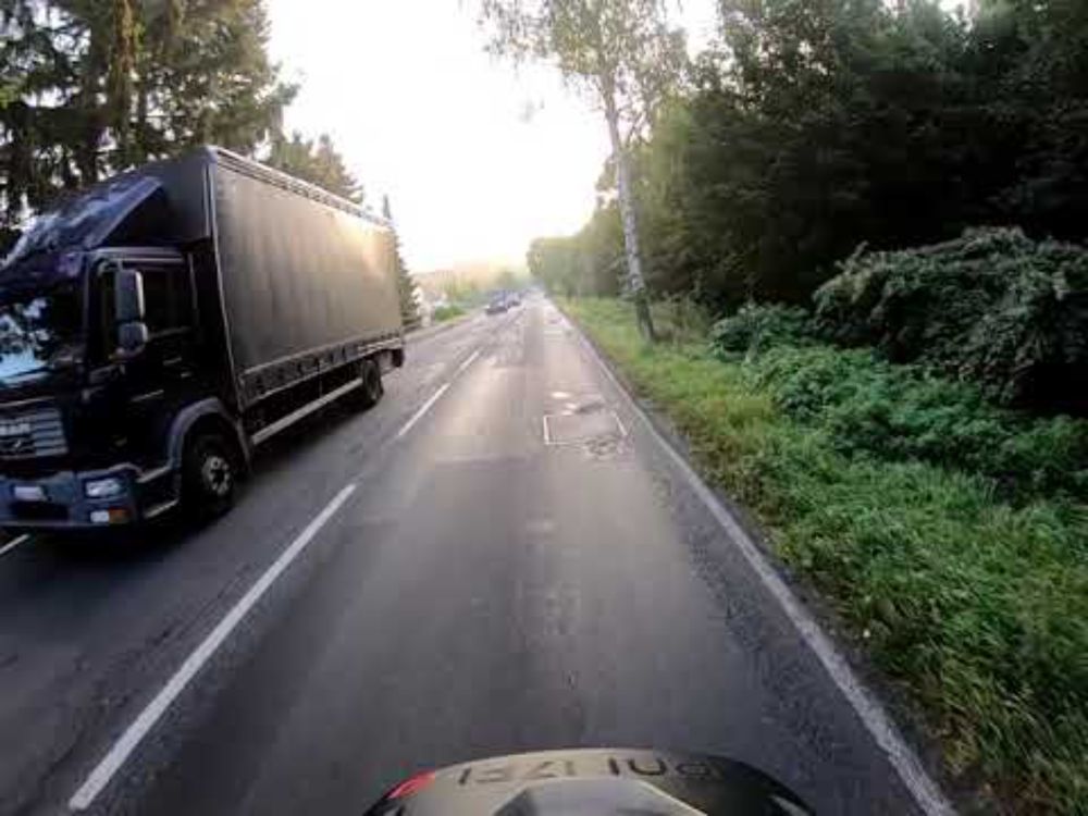 Dashcam nach vorne, angebliche Nötigung nach FantasieStVO der Autofahrenden