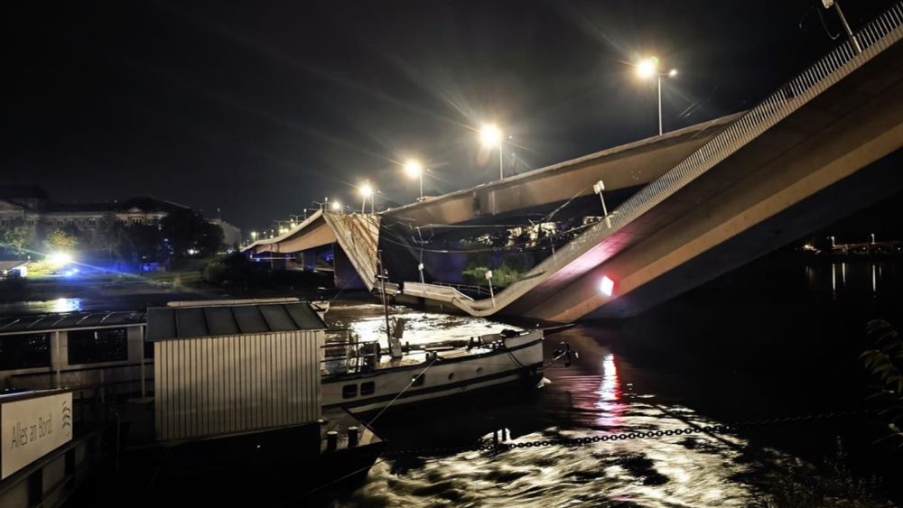 Teile der Carolabrücke in Dresden in die Elbe gestürzt