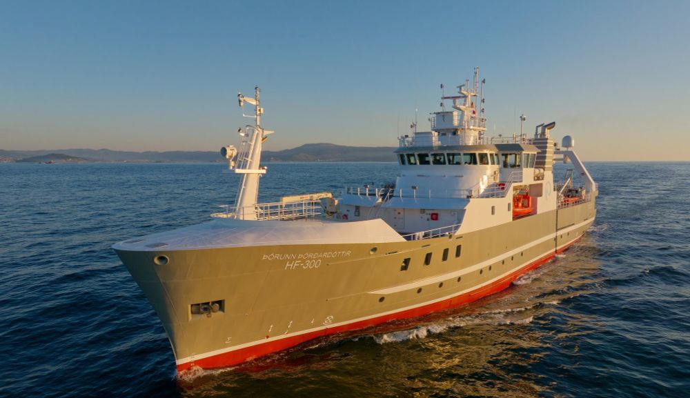 Picture of the Icelandic research vessel Þórunn Þórðardóttir