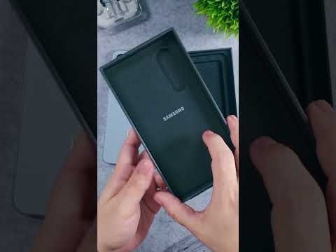 Unboxing the Samsung Galaxy S25