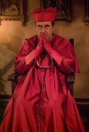 Foto de José Ángel Egido caracterizado de El Cardenal Mendoza, cuyo personaje en Aguila Roja quería ser Papa.