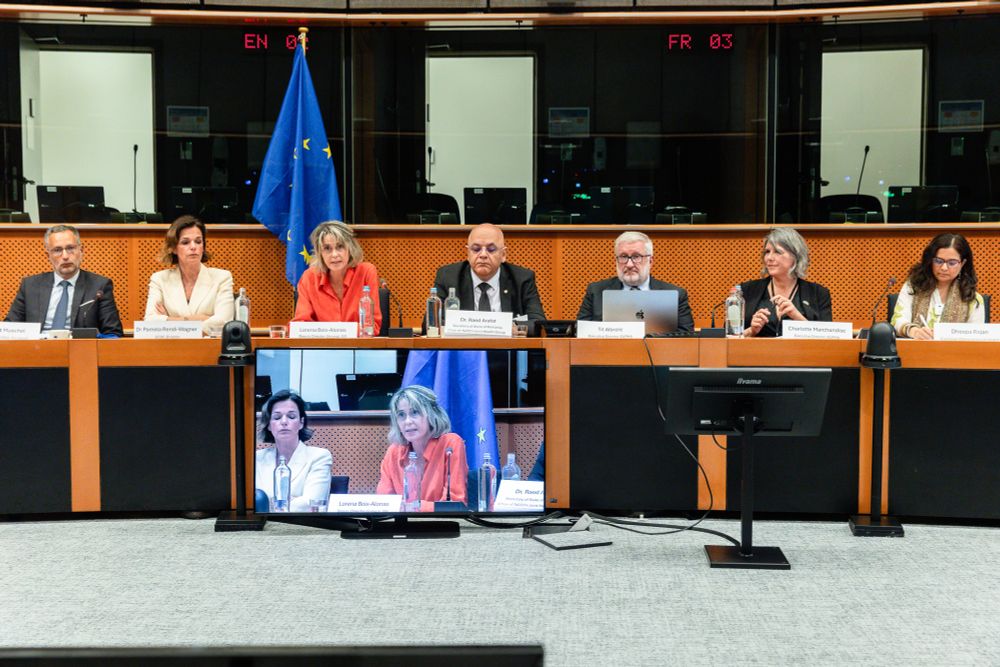 Photo of the seven speakers and moderators