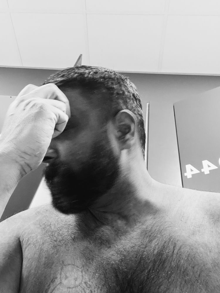 Man looking away coz he is sad as fvuck 
