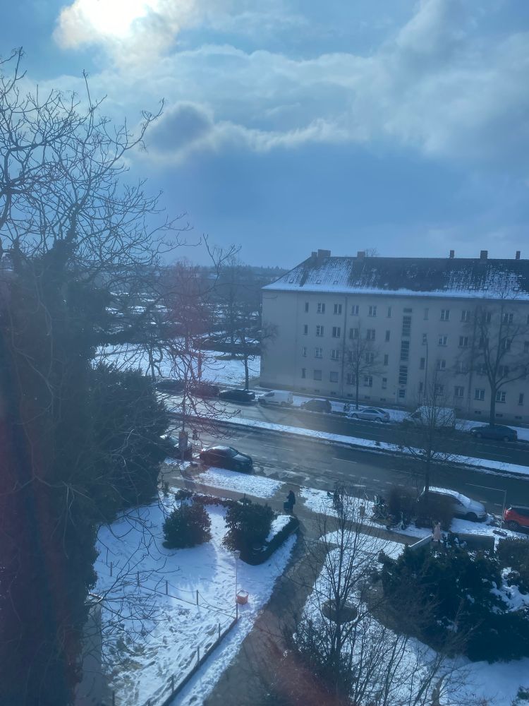 Schneebedeckte Grossstadt in den preußischen Sümpfen