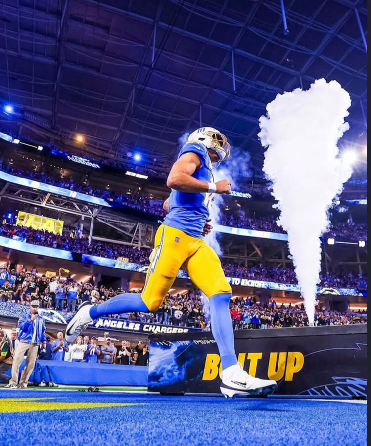 Justin Herbert jogs onto the field prior to the Chargers game vs the Steelers.